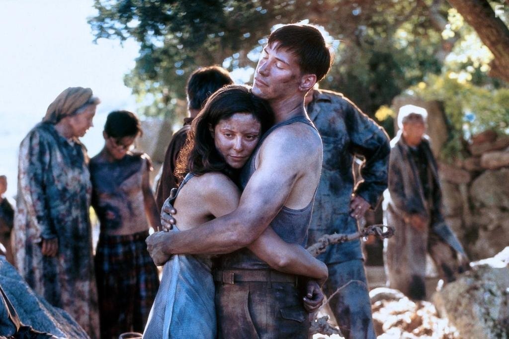 Keanu Reeves and Aitana S?nchez-Gij?n in Прогулка в облаках (1995)