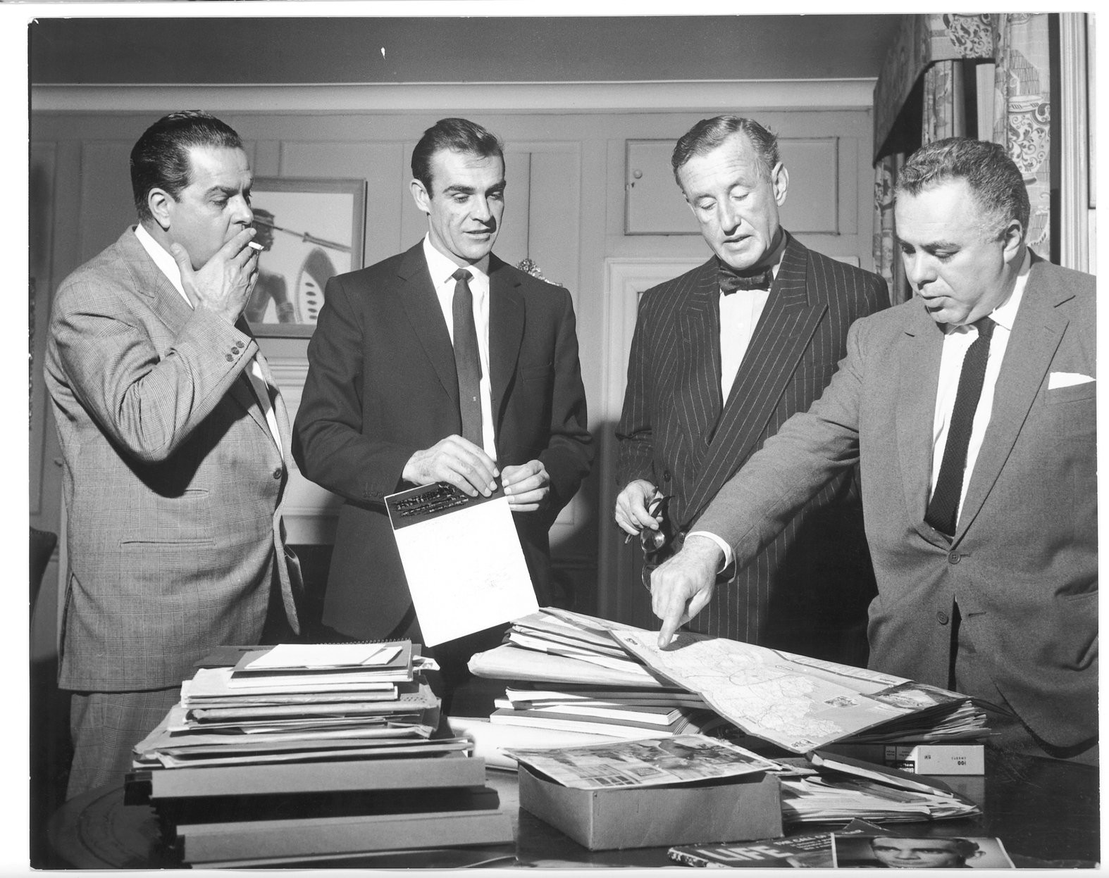 Sean Connery, Ian Fleming, Albert R. Broccoli, and Harry Saltzman in Все или ничего: Неизвестная история агента 007 (2012)