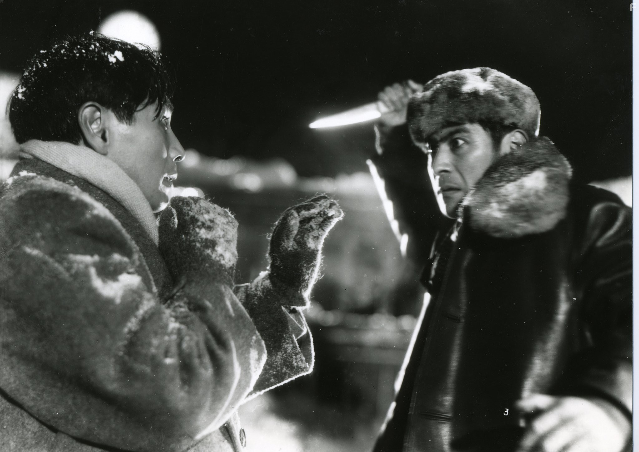 Toshir? Mifune and Masayuki Mori in Идиот (1951)