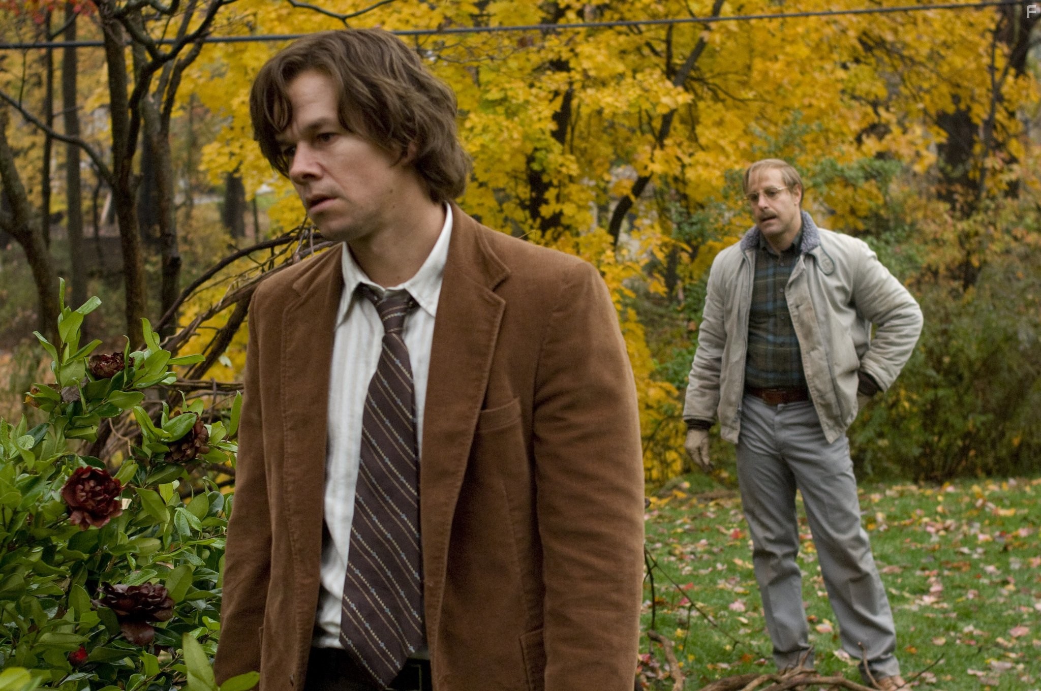 Mark Wahlberg and Stanley Tucci in Милые кости (2009)