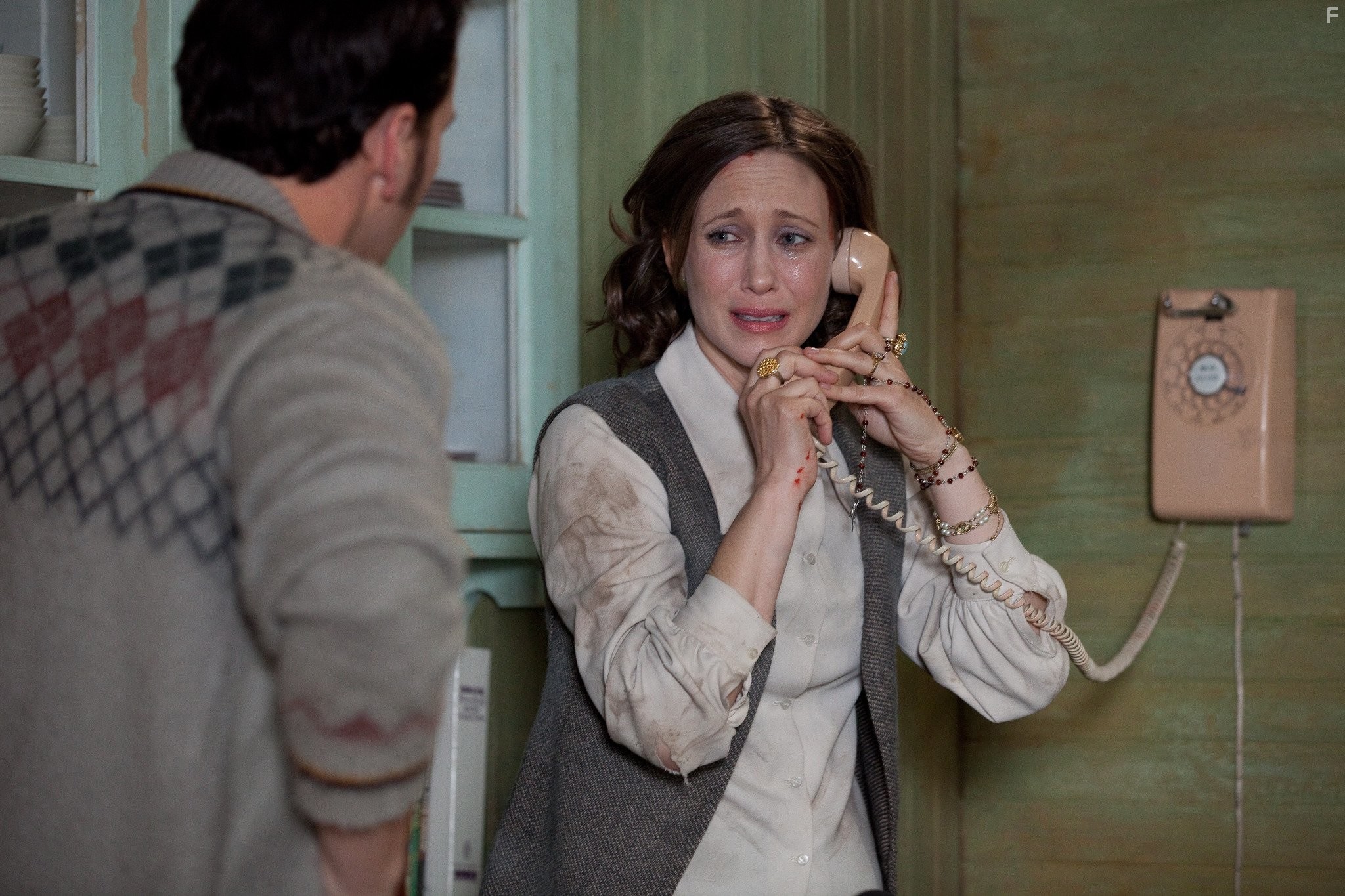 Vera Farmiga and Patrick Wilson in Заклятие (2013)