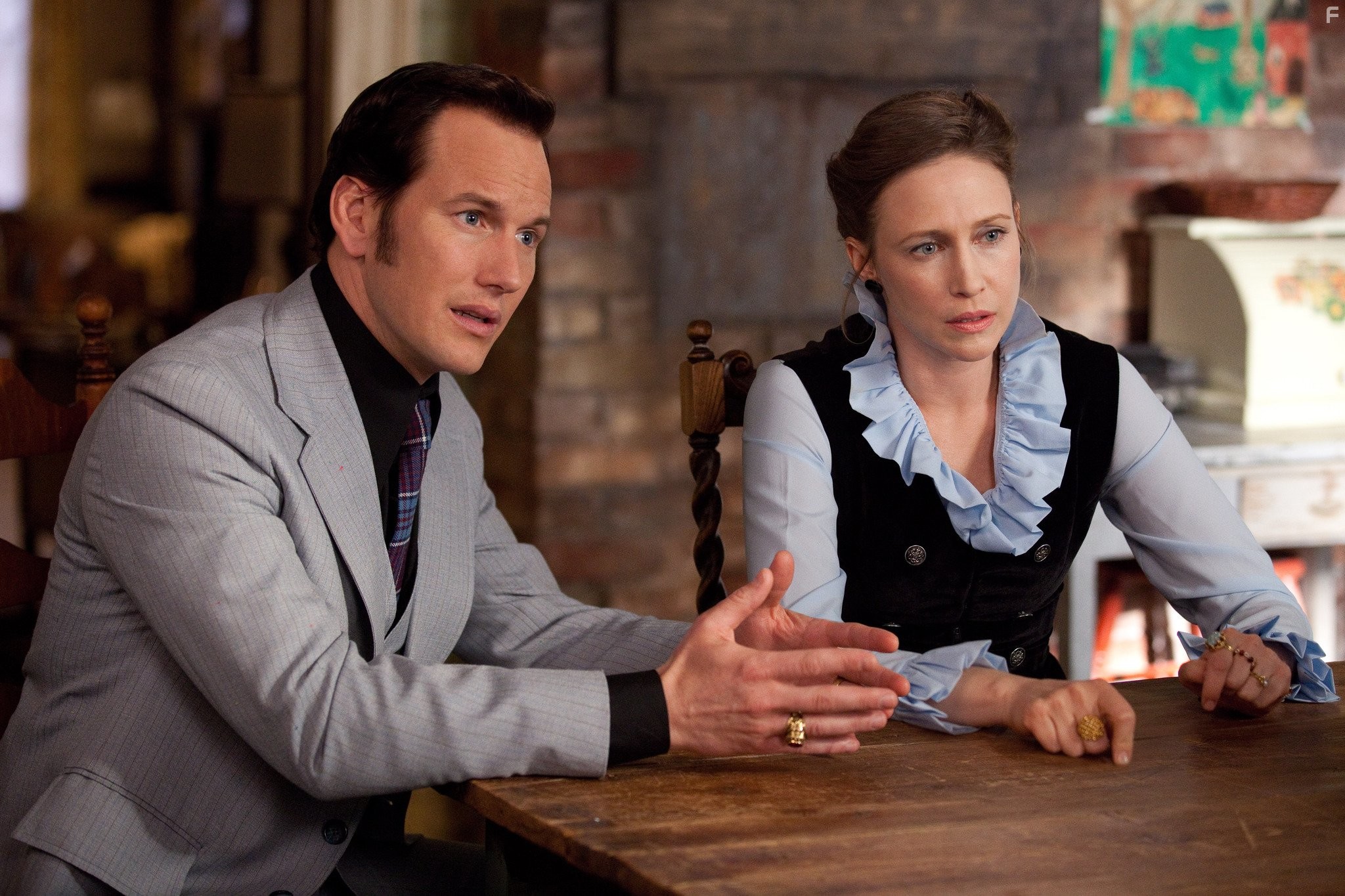 Vera Farmiga and Patrick Wilson in Заклятие (2013)