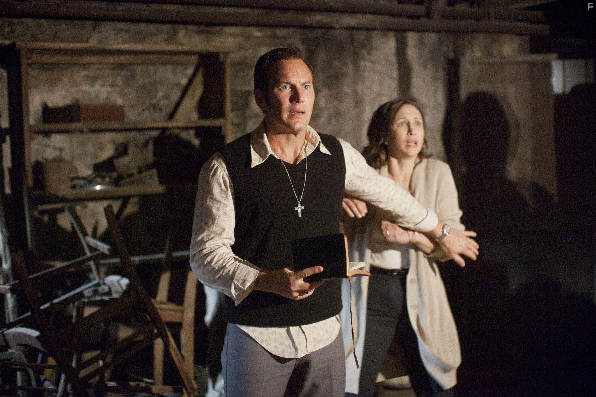 Vera Farmiga and Patrick Wilson in Заклятие (2013)