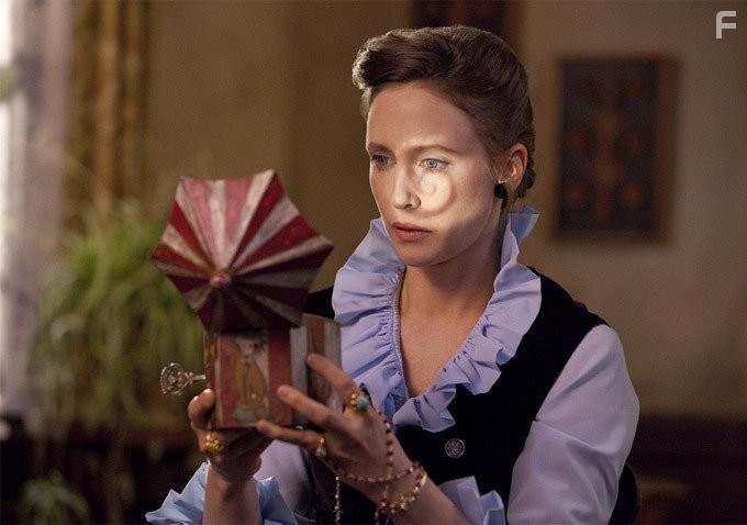 Vera Farmiga in Заклятие (2013)