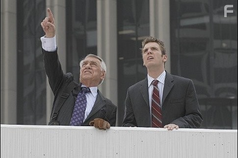 Philip Baker Hall and Bret Harrison in Везунчик Сэм (2006)