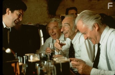 Ian Bannen and David Kelly in Сюрприз старины Неда (1998)