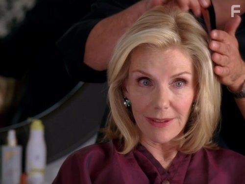 Jill Clayburgh in Грязные мокрые деньги (2007)