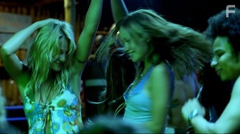 Melissa George and Olivia Wilde in Туристас (2006)