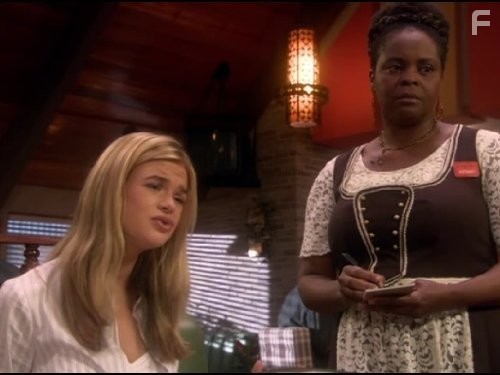 Patricia Idlette and Ellen Muth in Мёртвые, как я (2003)