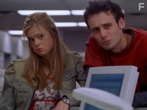 Callum Blue and Ellen Muth in Мёртвые, как я (2003)