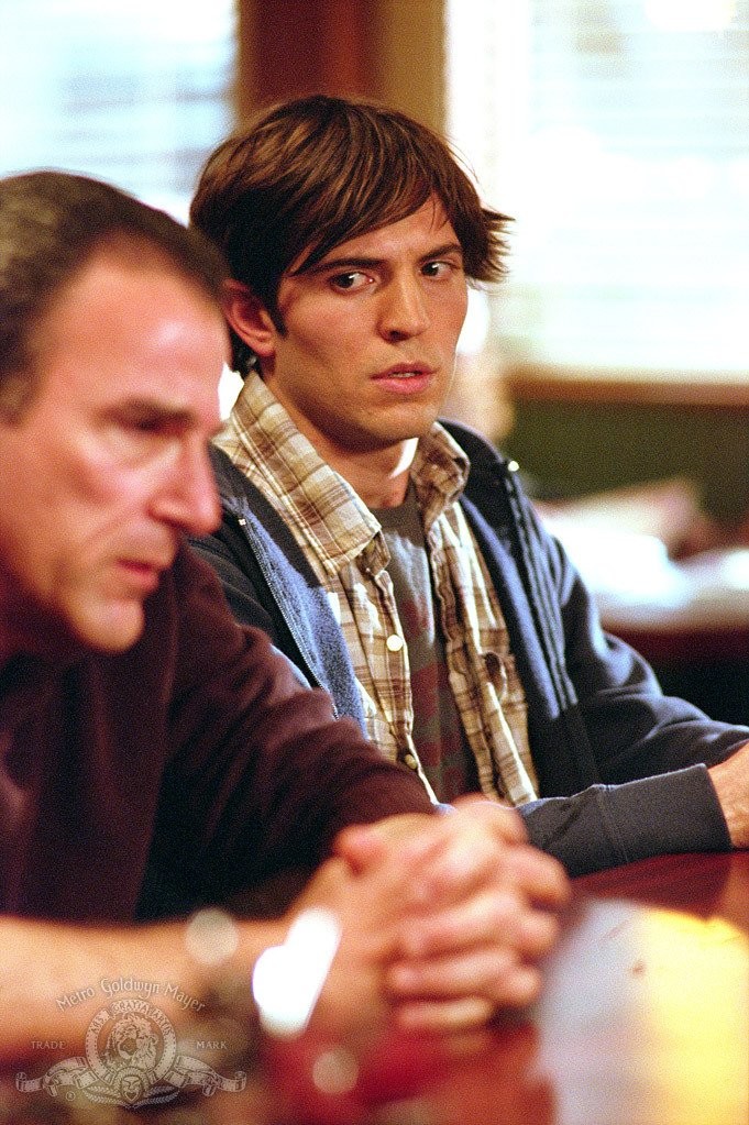 Mandy Patinkin and Tygh Runyan in Мёртвые, как я (2003)