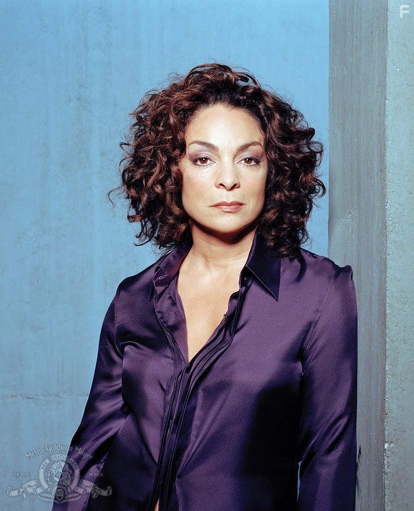 Jasmine Guy in Мёртвые, как я (2003)