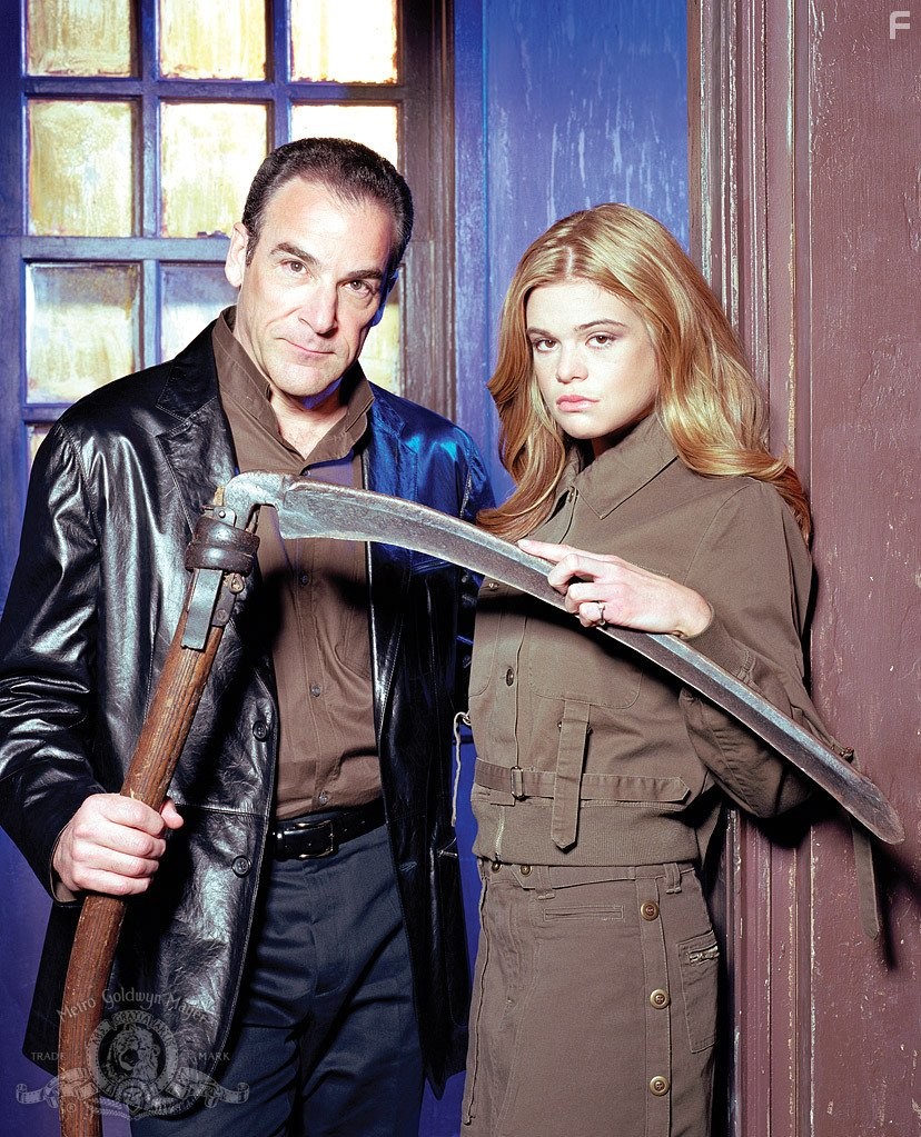 Mandy Patinkin and Ellen Muth in Мёртвые, как я (2003)