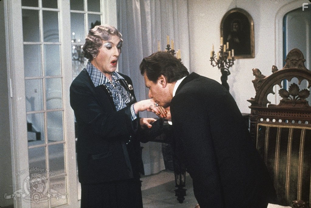 Michel Galabru and Michel Serrault in Клетка для чудаков (1978)