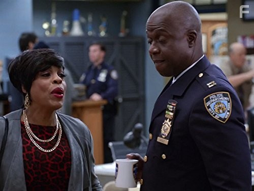 Andre Braugher and Niecy Nash in Бруклин 9-9 (2013)