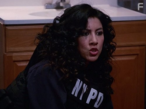 Stephanie Beatriz in Бруклин 9-9 (2013)