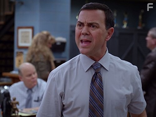 Joe Lo Truglio in Бруклин 9-9 (2013)