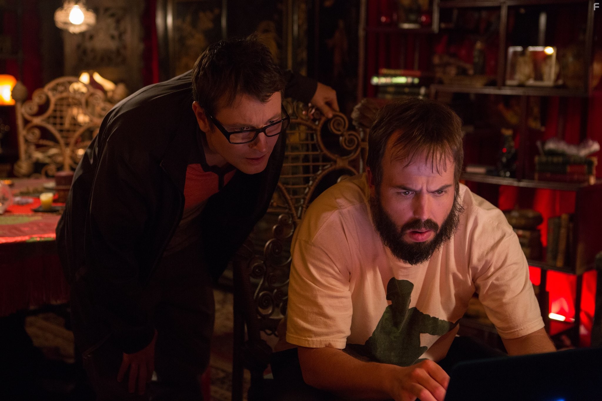 Angus Sampson and Leigh Whannell in Астрал: Глава 2 (2013)