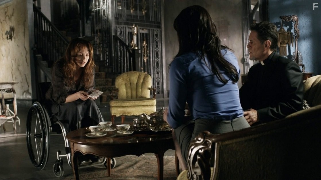 A Martinez and Fiona Dourif in Проклятие Чаки (2013)