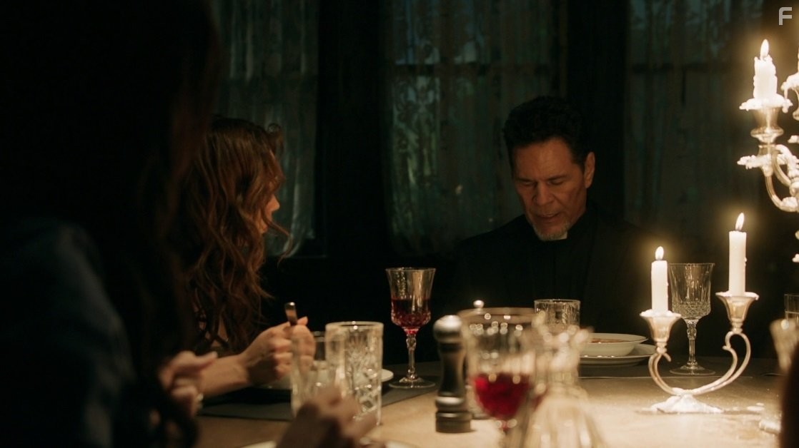 A Martinez in Проклятие Чаки (2013)