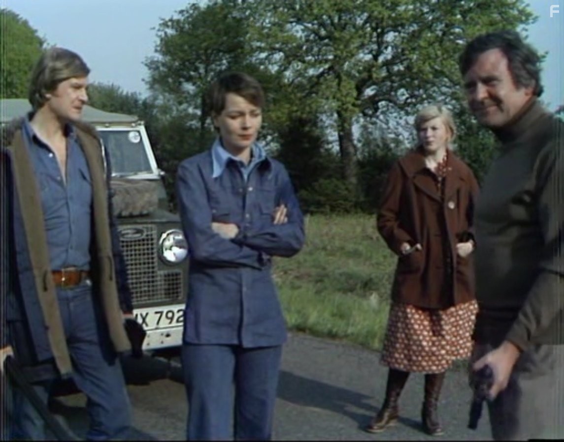 Caroline Burt, Ian McCulloch, Glyn Owen, and Carolyn Seymour in Survivors (1975)