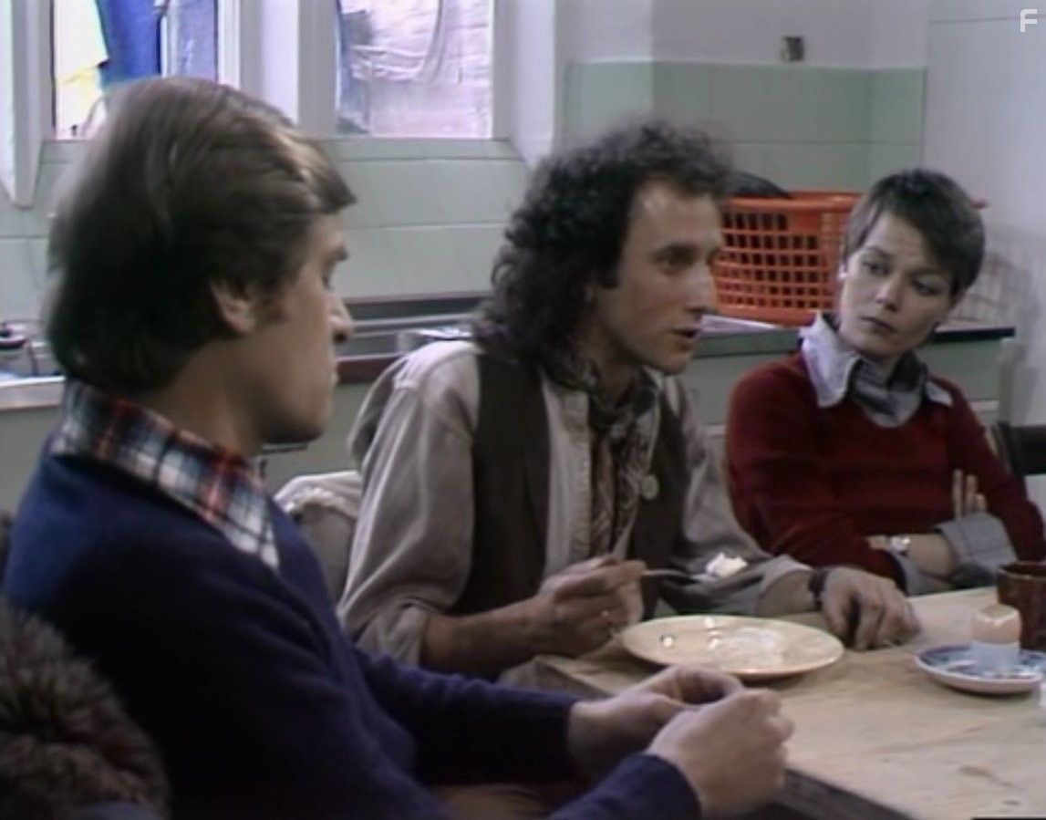 Ian McCulloch, Carolyn Seymour, and Chris Tranchell in Survivors (1975)