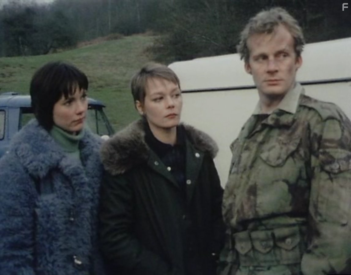 Lucy Fleming, Richard Heffer, and Carolyn Seymour in Survivors (1975)