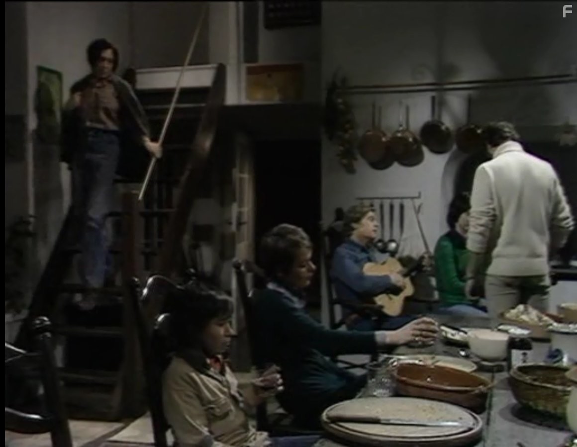 Yvonne Bonnamy, Lucy Fleming, Keith Jayne, Denis Lill, Ian McCulloch, and Carolyn Seymour in Survivors (1975)