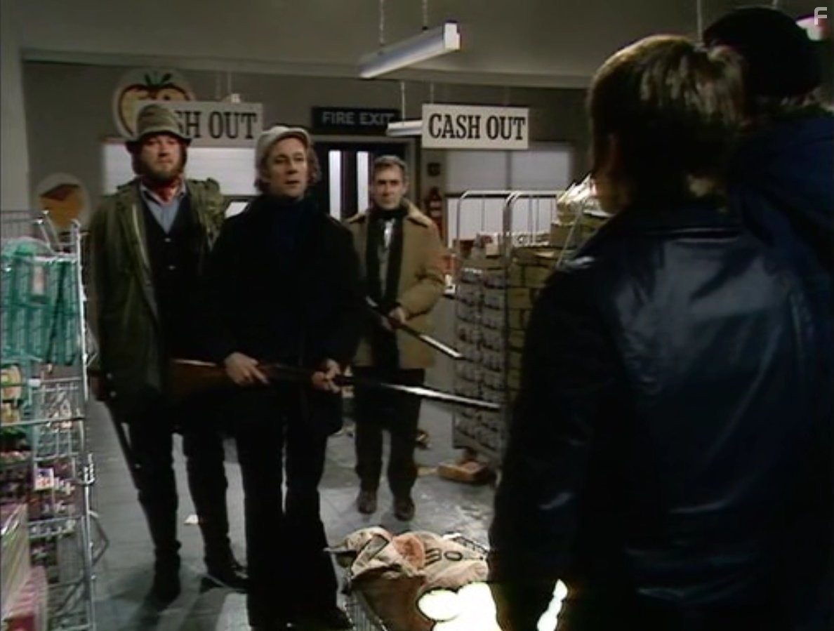 Robert Gillespie, Ian McCulloch, Brian Peck, Carolyn Seymour, and Barry Stanton in Survivors (1975)