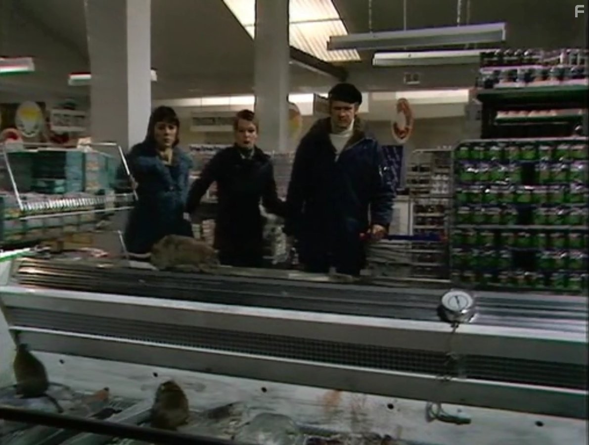 Lucy Fleming, Ian McCulloch, and Carolyn Seymour in Survivors (1975)