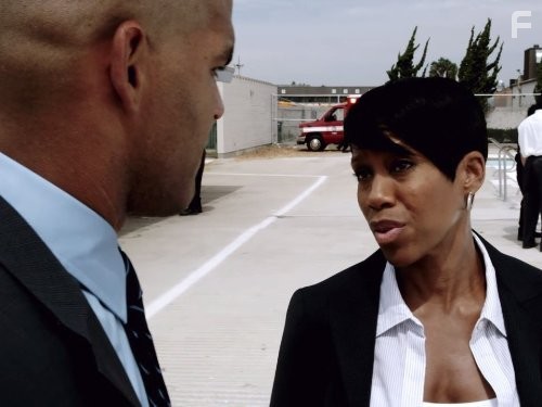 Regina King and Amaury Nolasco in Саутленд (2009)