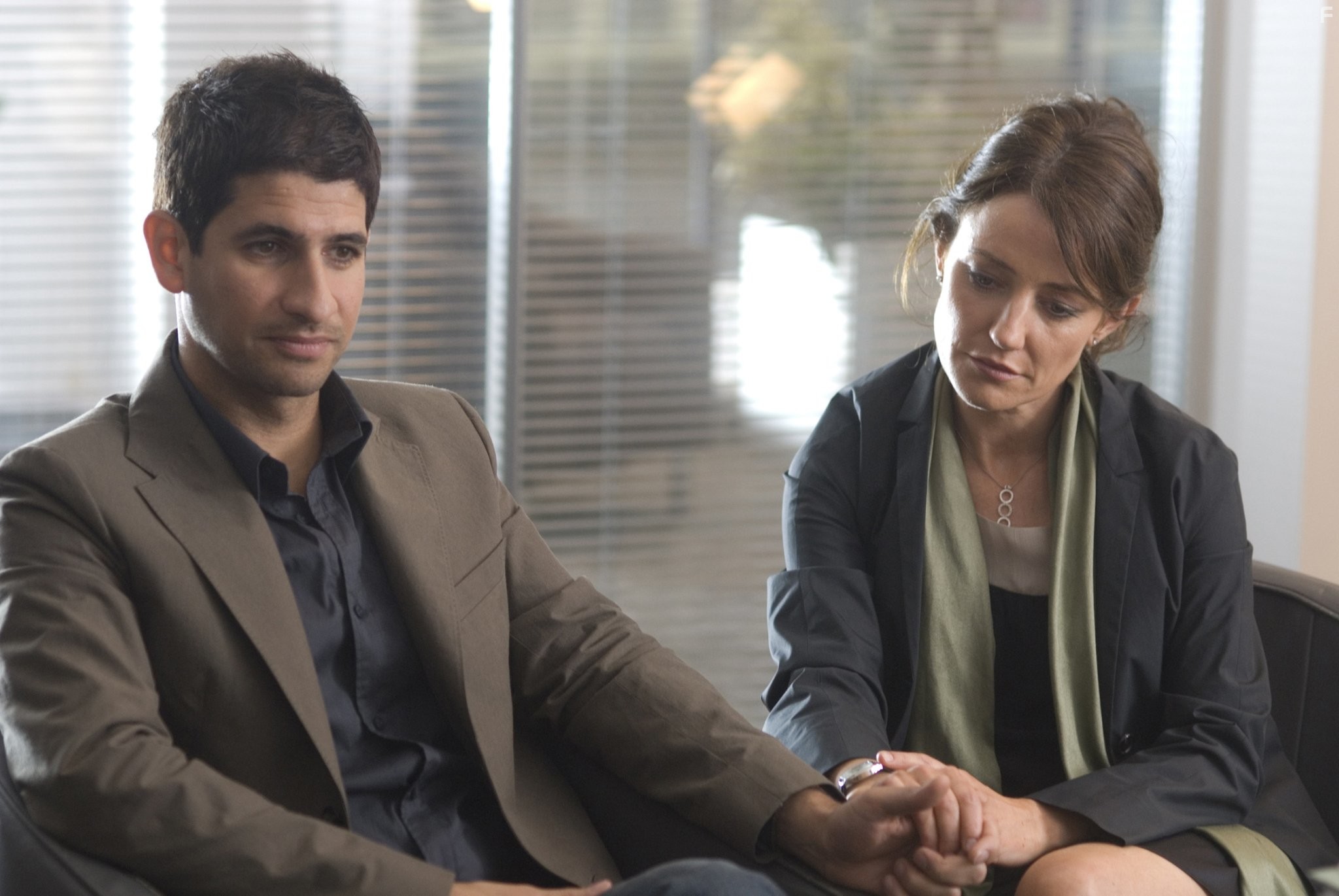 Orla Brady and Raza Jaffrey in Любовницы (2008)