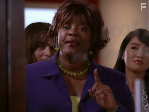 Loretta Devine in Элай Стоун (2008)