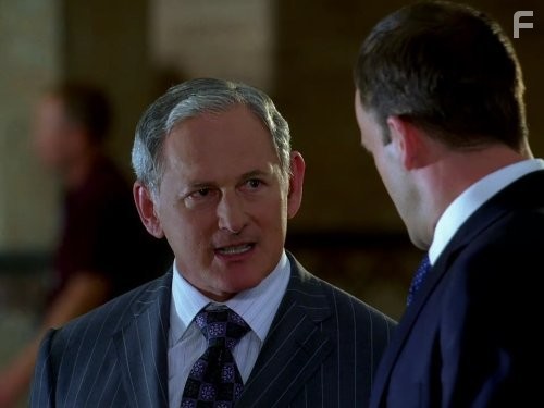 Victor Garber in Элай Стоун (2008)