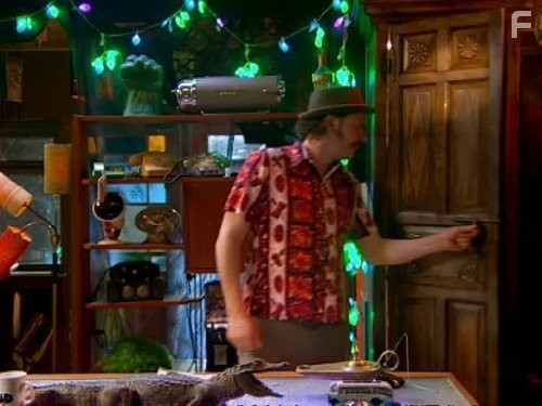 Julian Barratt in Майти Буш (2003)