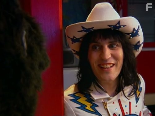 Noel Fielding in Майти Буш (2003)