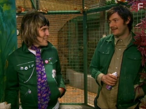 Noel Fielding and Julian Barratt in Майти Буш (2003)