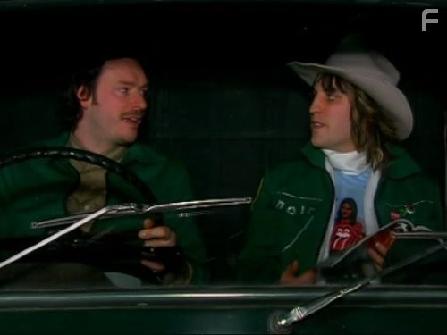 Noel Fielding and Julian Barratt in Майти Буш (2003)