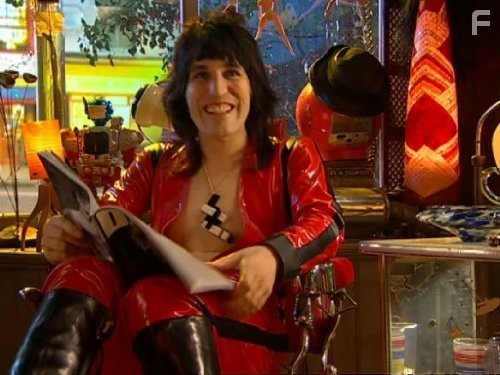 Noel Fielding in Майти Буш (2003)