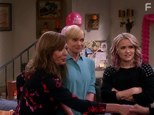 Allison Janney, Jaime Pressly, and Emily Osment in Мамаша (2013)