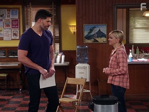 Anna Faris and Joe Manganiello in Мамаша (2013)