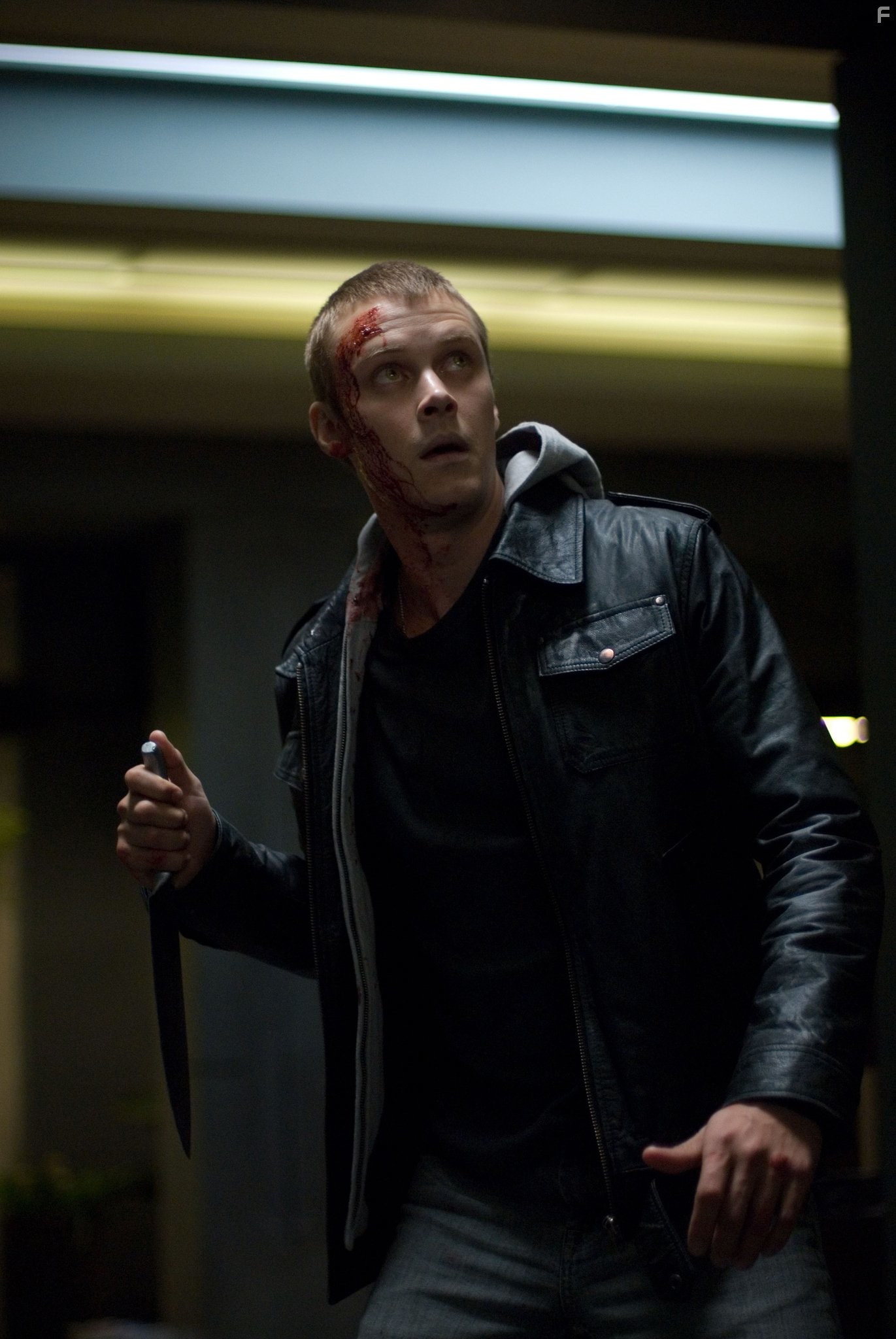 Michael Dorman in Воины света (2009)