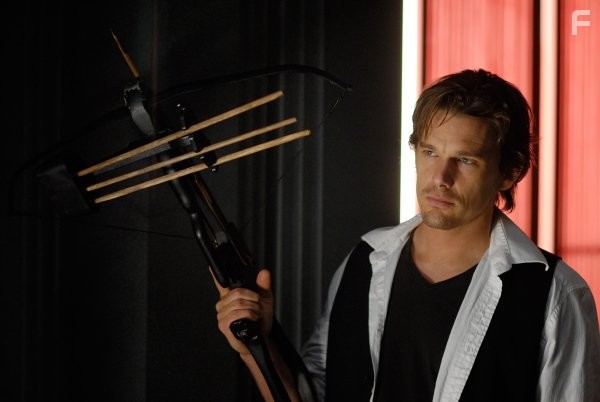 Ethan Hawke in Воины света (2009)