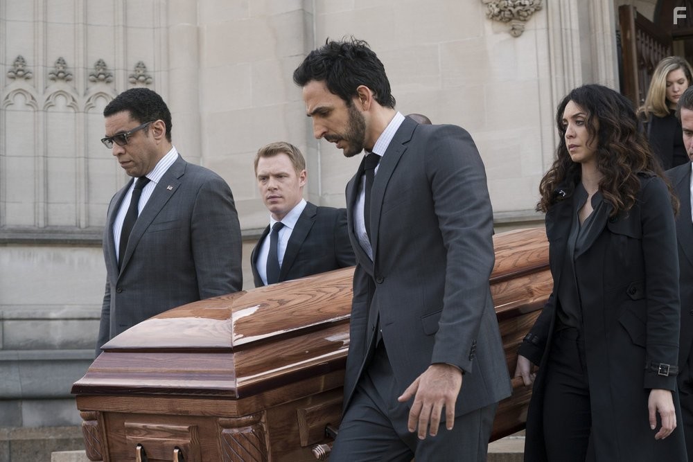 Harry Lennix, Diego Klattenhoff, Amir Arison, and Mozhan Marn? in Черный Список (2013)