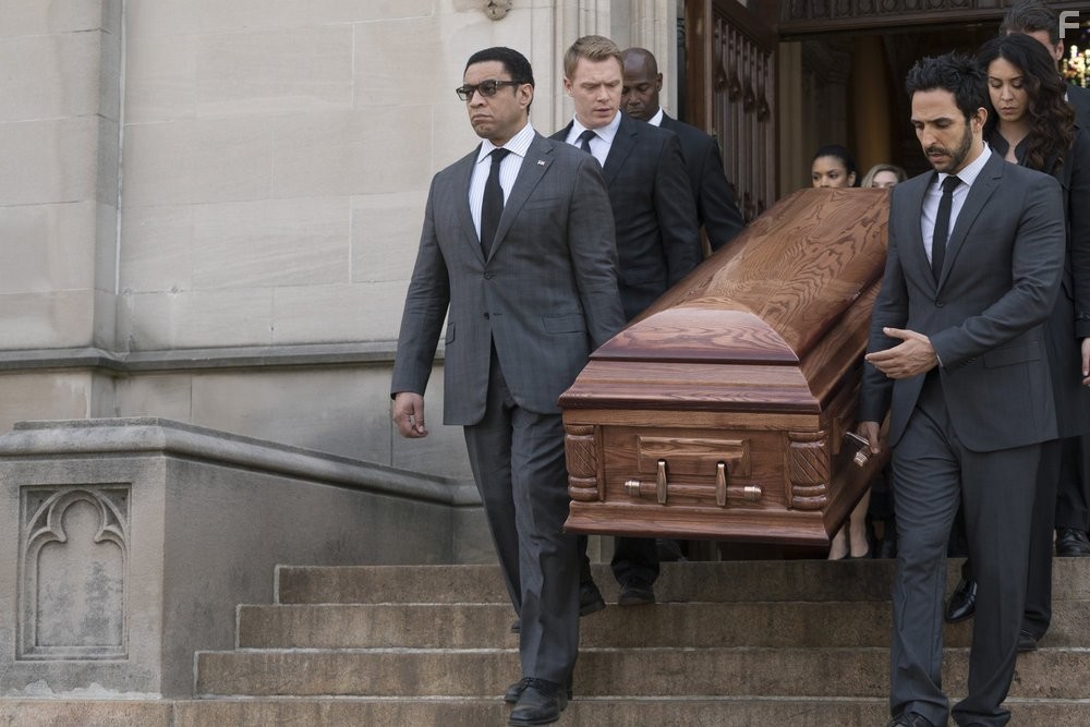 Harry Lennix, Diego Klattenhoff, Amir Arison, and Mozhan Marn? in Черный Список (2013)