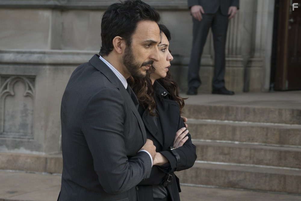 Amir Arison and Mozhan Marn? in Черный Список (2013)