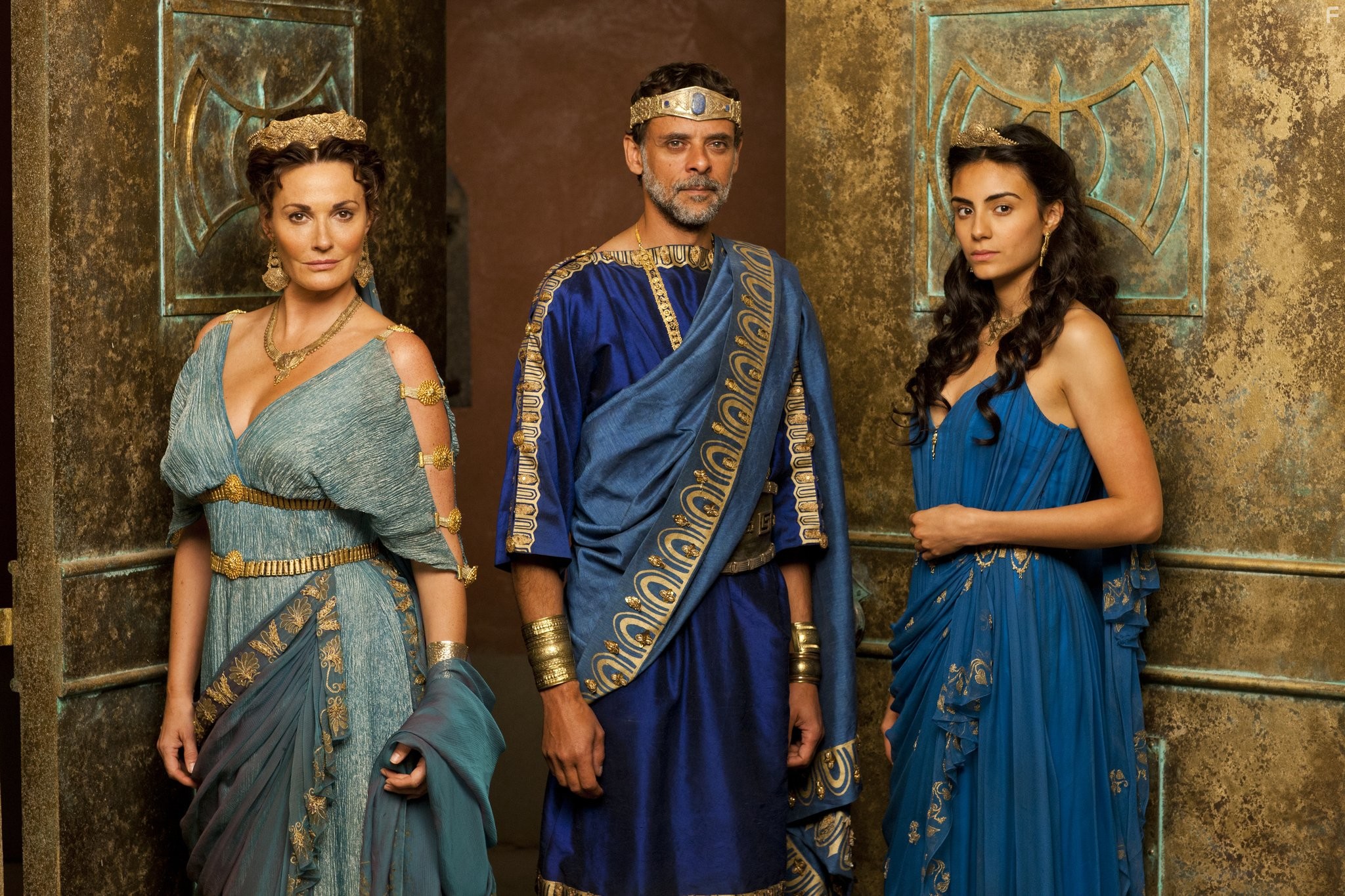 Sarah Parish, Alexander Siddig, and Aiysha Hart in Атлантида (2013)