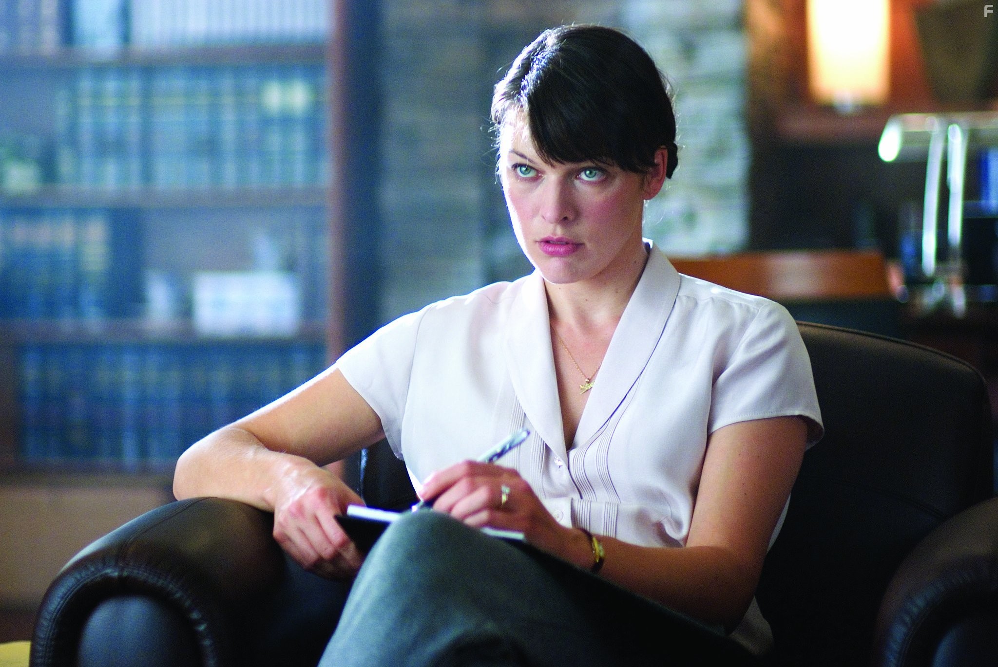 Milla Jovovich in Чeтвёртый вид (2009)