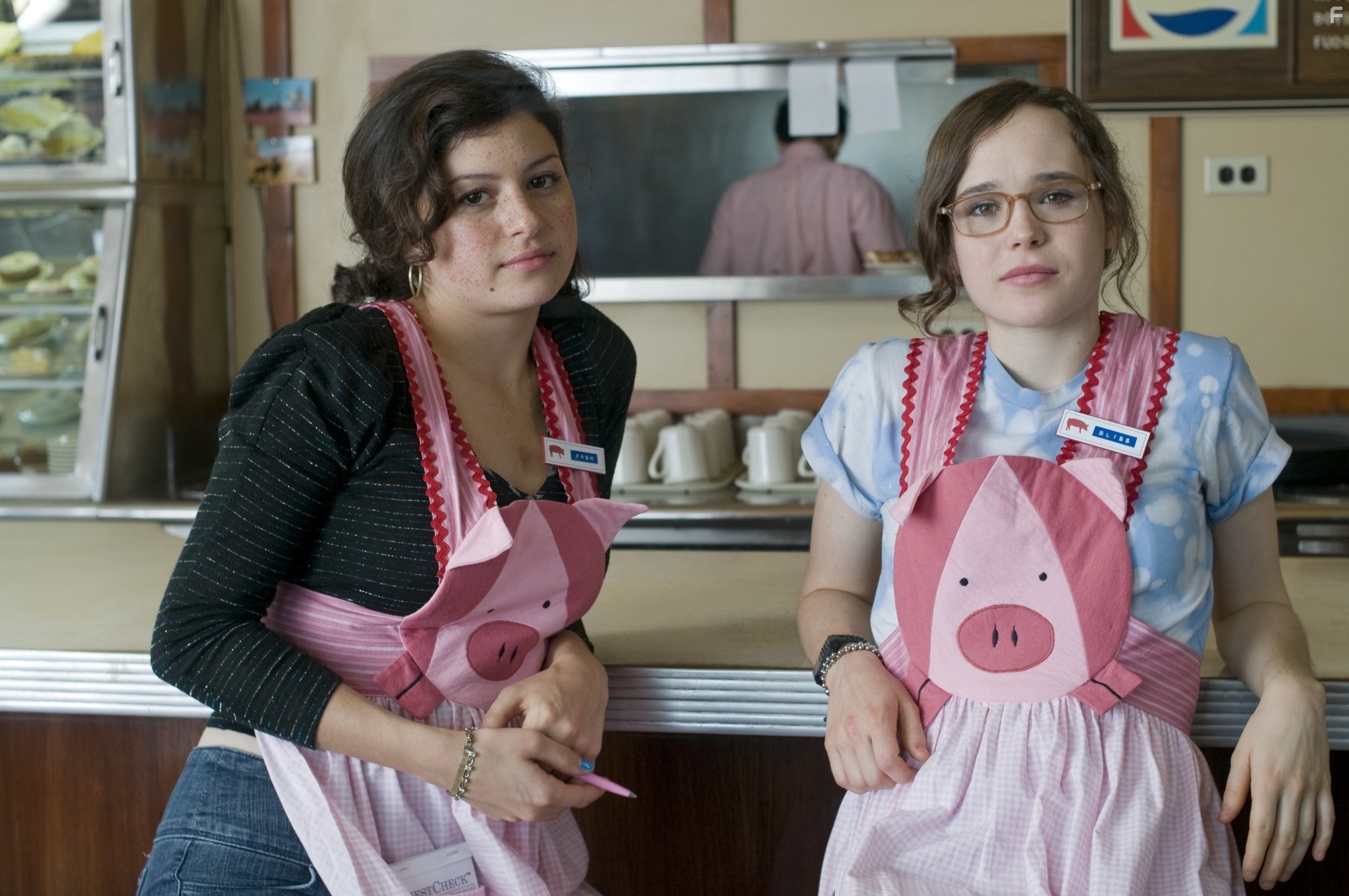 Ellen Page and Alia Shawkat in Катись! (2009)