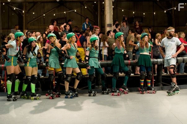 Drew Barrymore, Ellen Page, Andrew Wilson, Zo? Bell, Eve, and Kristen Wiig in Катись! (2009)